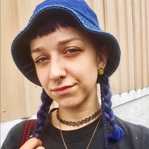 Meet your Posher, Erin - Picture 3 of 3